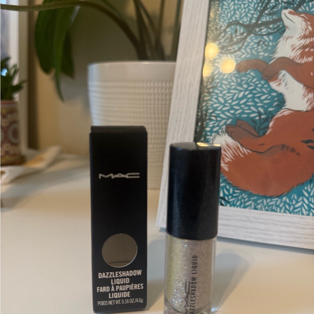 MAC Cosmetics Dazzleshadow, Not Afraid to Sparkle